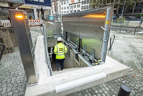 Platz der Republik Notausstieg